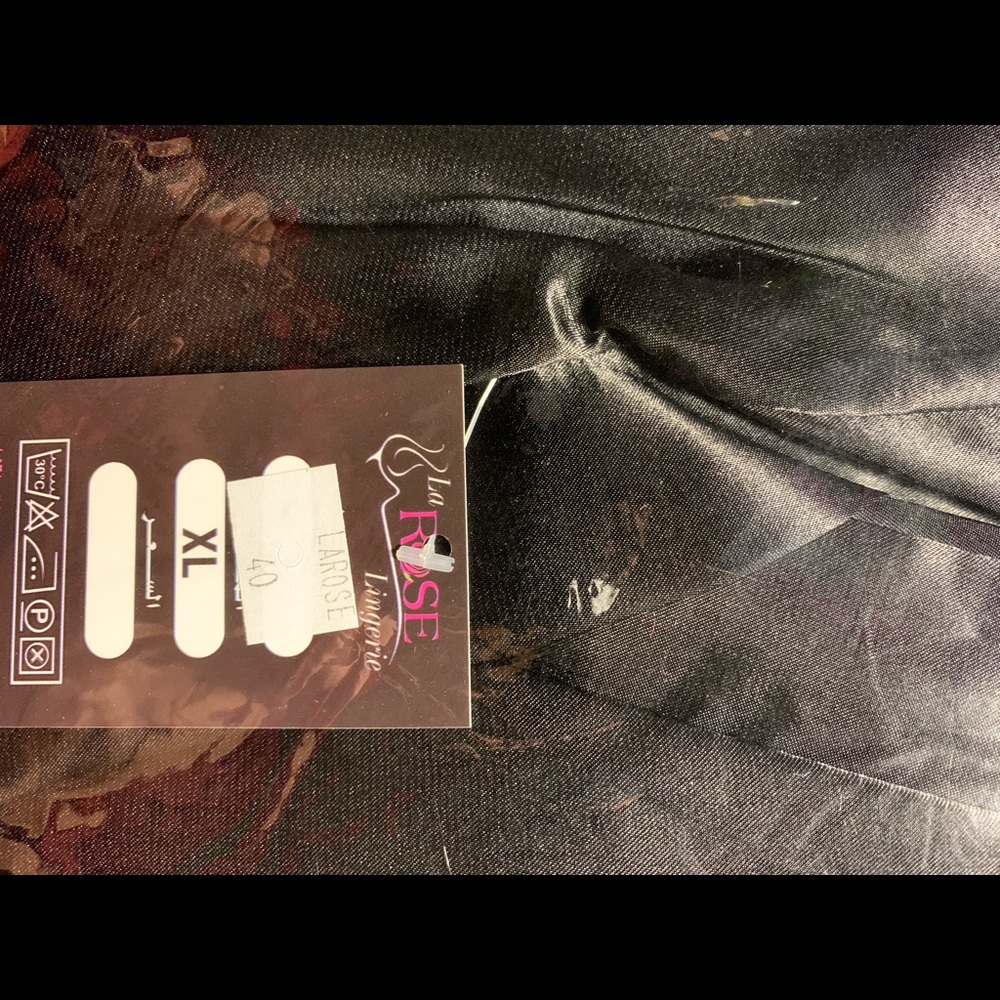 Maxi satin Classy Robe 🔥🔥 - Picture 2 of 4